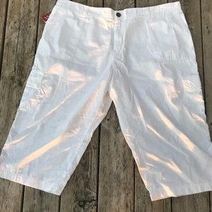 Woman’s white capris size 24W